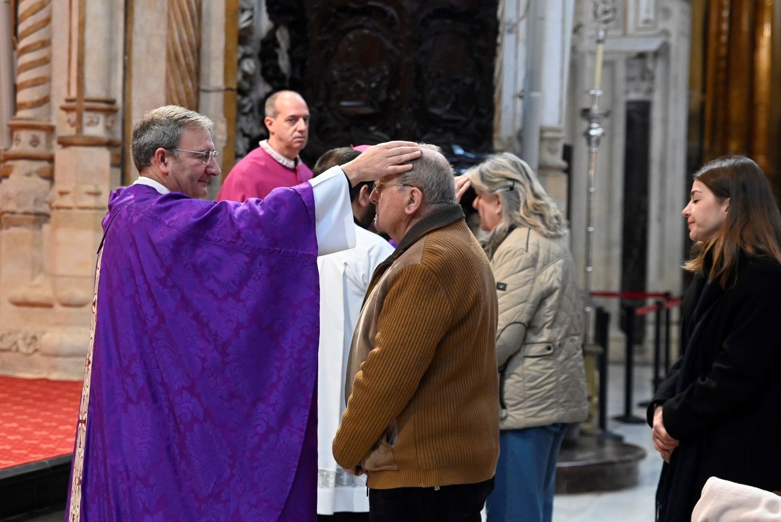 El Miércoles de Ceniza en la Catedral de Córdoba, en imágenes