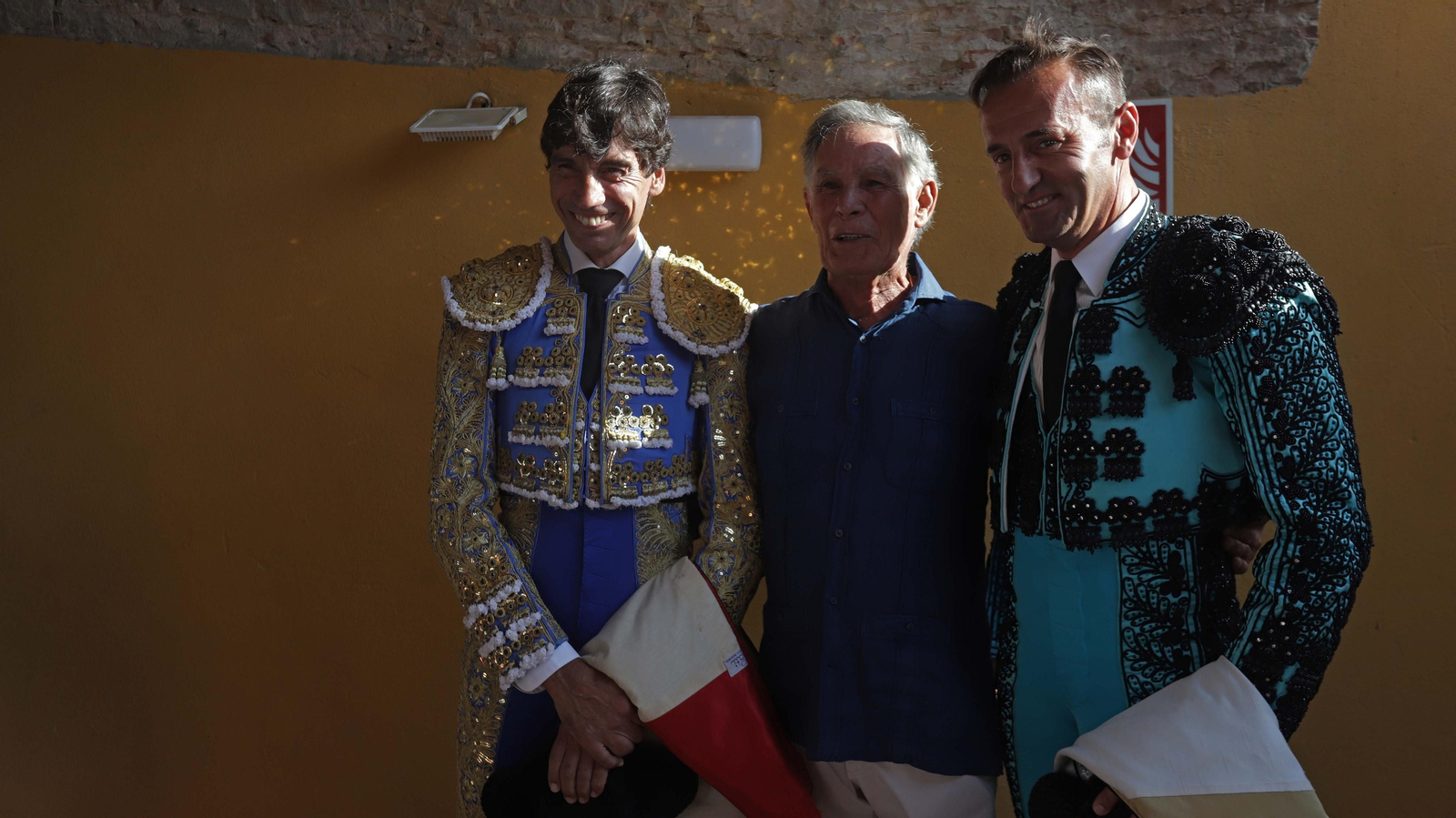 Fotos de la corrida del viernes de la Feria de La Línea: Curro Díaz, Manuel Escribano y David Galván