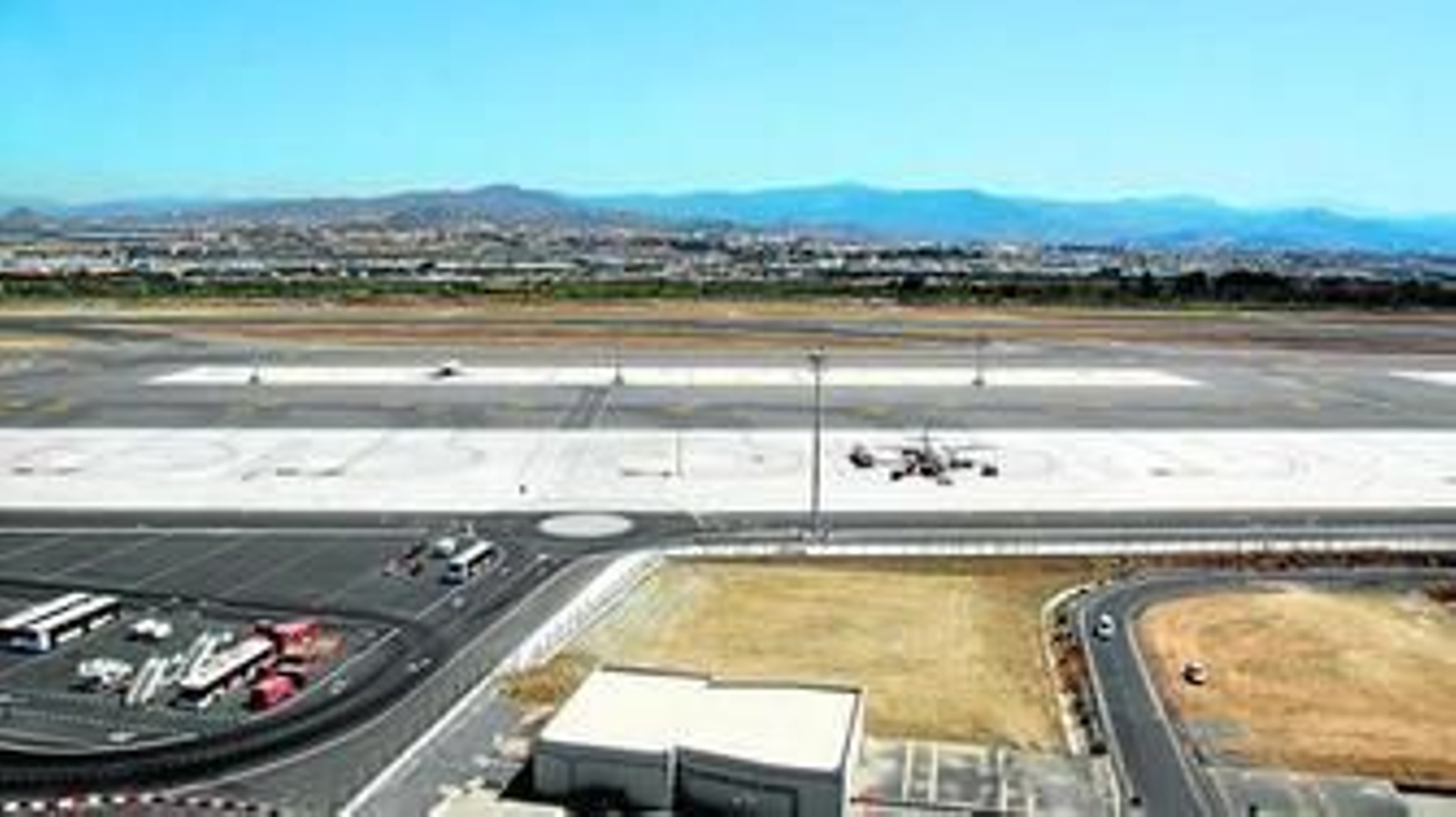 Vista de la segunda pista de aterrizaje que el aeropuerto de Málaga inauguró en junio de este año.