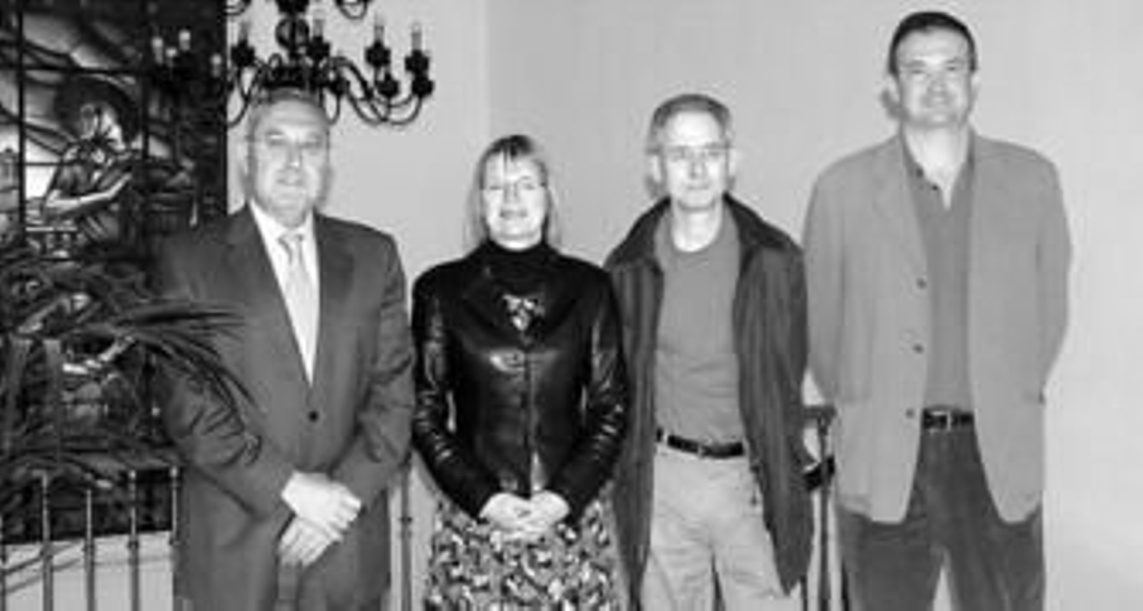 Jancis Robinson junto al presidente del Consejo y otros expertos en vino. Jancis Robinson junto al presidente del Consejo y otros expertos en vino.