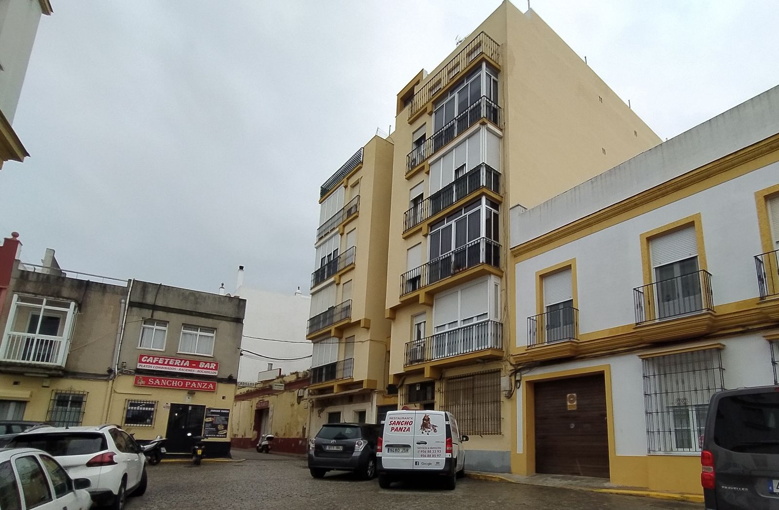 Bloque de viviendas cuyos vecinos han denunciado una decena de veces a los okupas de uno de los pisos.