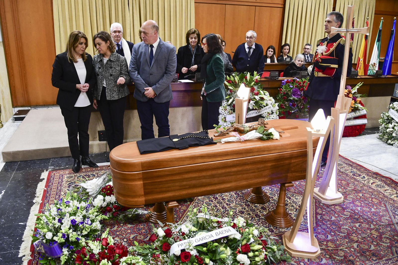 Las imágenes de la capilla ardiente de Pablo García Baena