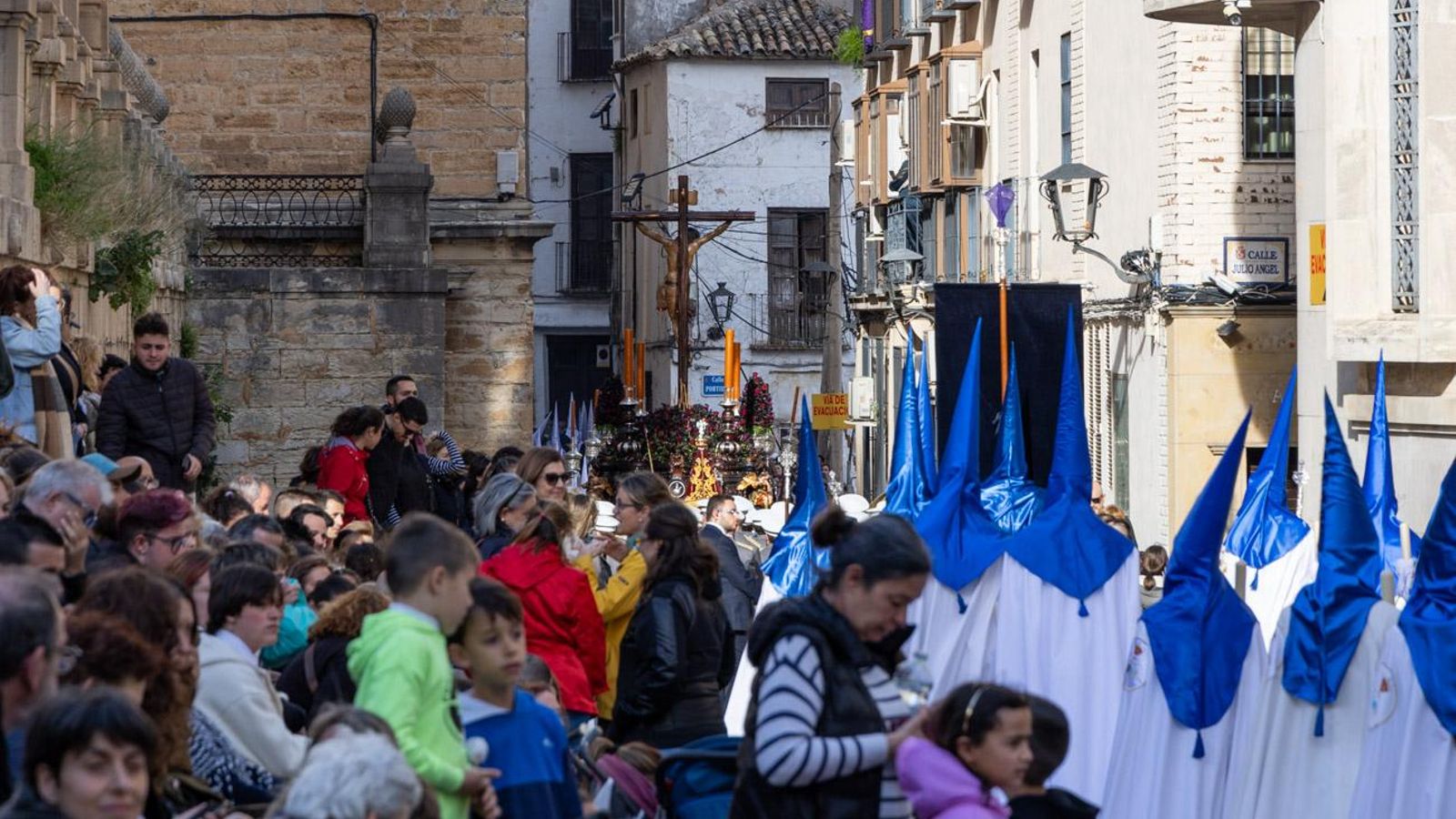 Los jiennenses se recrean con la cofradía de los Estudiantes un nuevo Lunes Santo