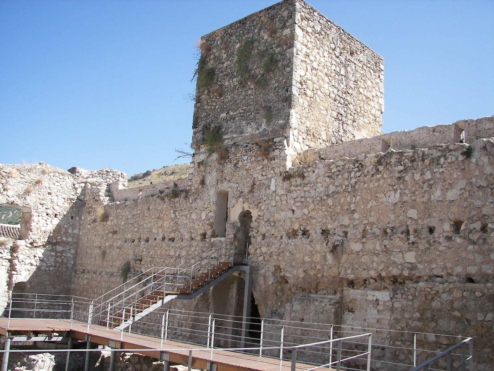 Castillo de Doña Mencía, una historia de 17 siglos