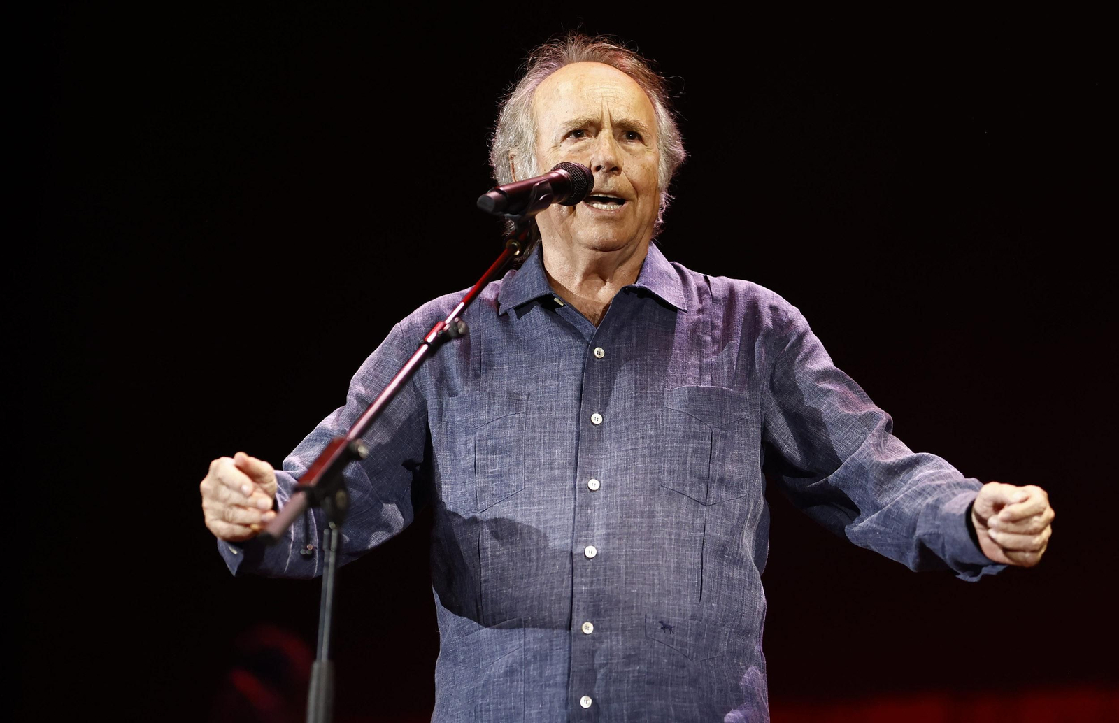 Las imágenes del concierto de Joan Manuel Serrat en Sevilla