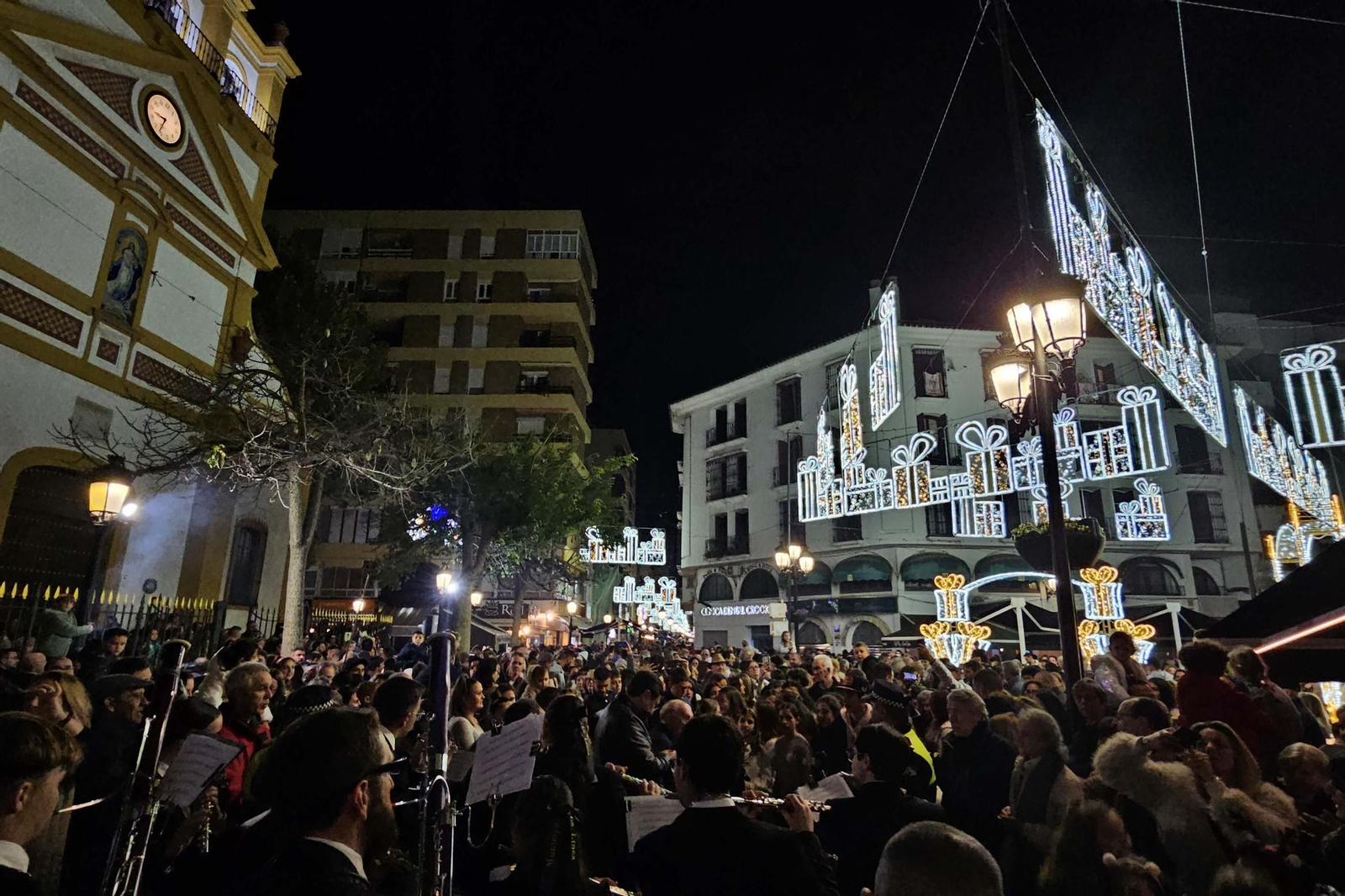 Fotos del encendido del alumbrado navideño en La Línea