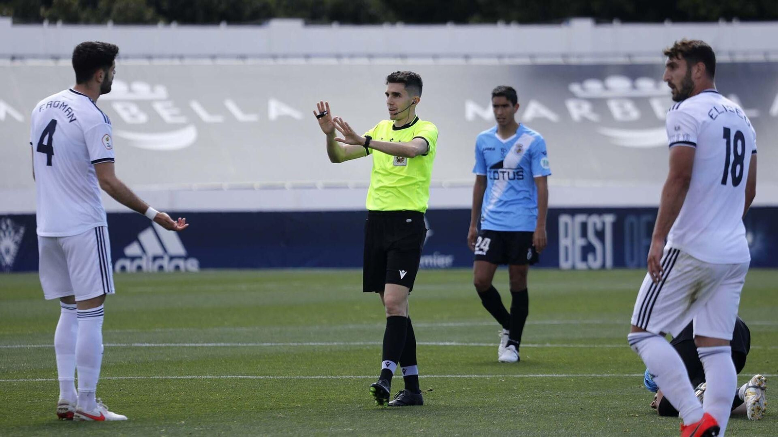 El almeriense Pablo Morales Moreno, en el Marbella-Balona del curso pasado