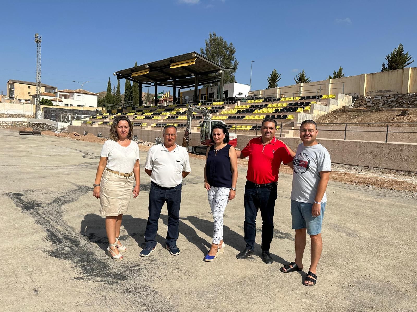 Foto de familia en el inicio de obras.