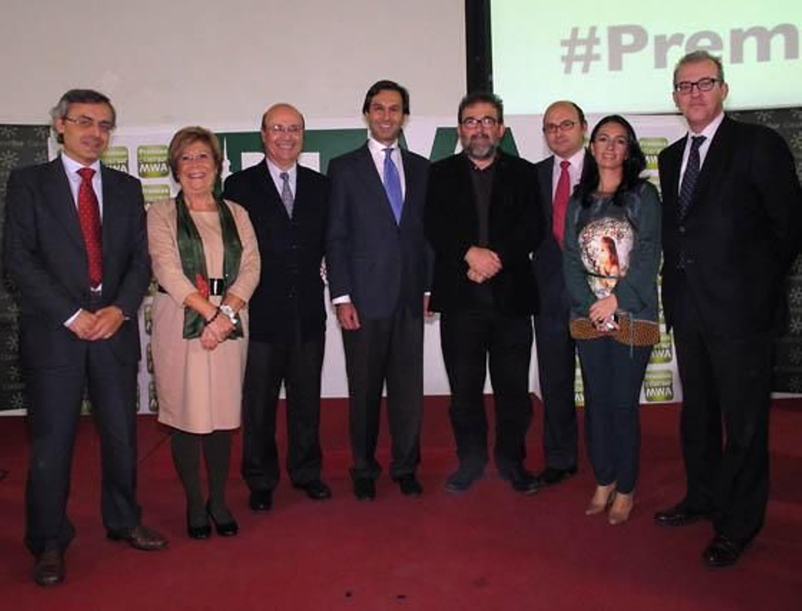Marcos Lobato (Vodafone), la periodista Gloria Gamito, viuda de Antonio de la Torre; Vicente Moncholí, director de Legitec;  Juan María González, secretario general de Innovación, Industria y Energía de la Ceice de la Junta de Andalucía, Antonio Manfredi (RTVA); Ángel Quiles, secretario de la Comisión de Nuevas Tecnologías de la CEA; Victoria Cabrera, directora de Cibersur, y Guillermo Martínez, vicepresidente de Eticom.

Foto: Victoria Ramírez