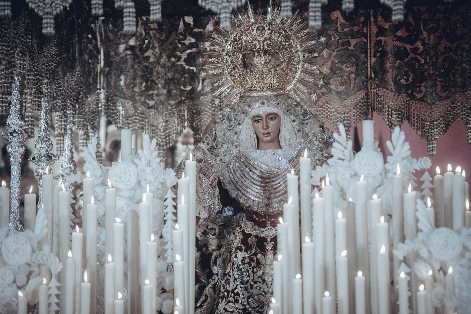 Las imágenes de la salida de la hermandad de la Esperanza de Triana