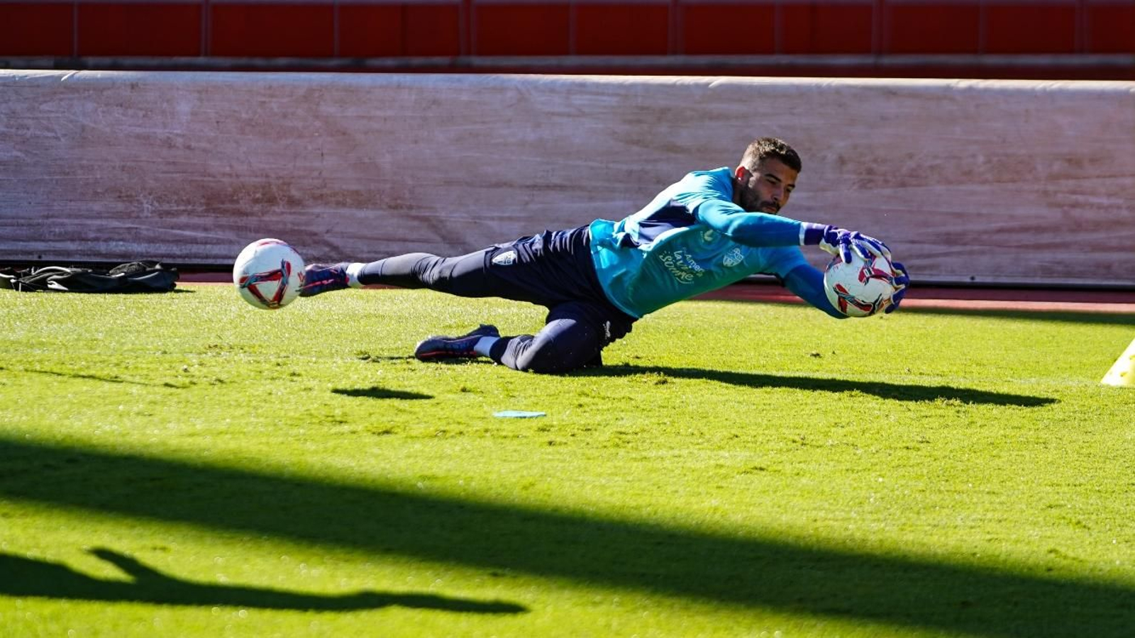 Luis Maximiano se ejercita en una de las sesiones del equipo.