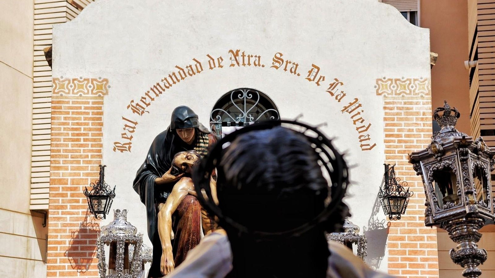 El encuentro de Sangre y Piedad en el traslado El encuentro de Sangre y Piedad en el traslado