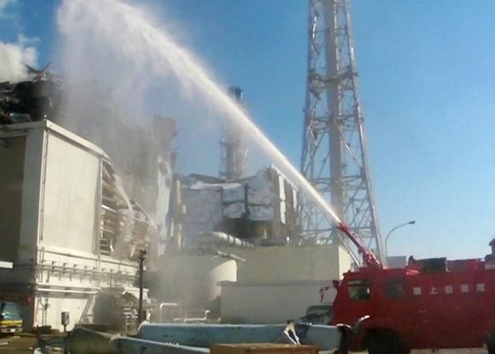 Avances en las labores para controlar la central nuclear de Fukushima