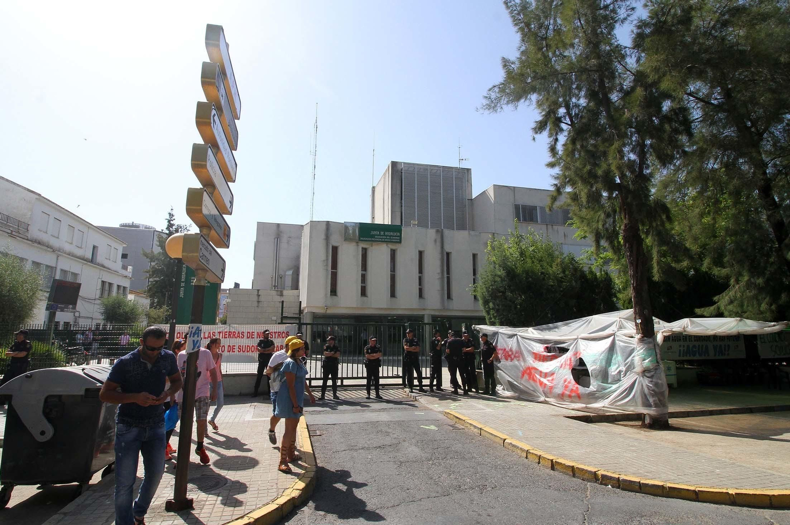 Imágenes de la manifestación para pedir agua y tierra para los regadíos del Condado.