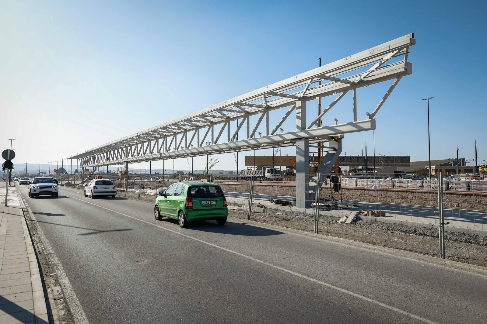 Estructura de la marquesina de autobuses en La Gloria, que tendrá aspecto del secadero