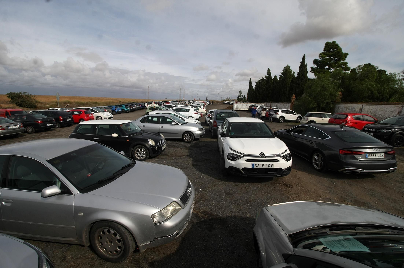 Imágenes del ambiente en el cementerio La Soledad, Huelva