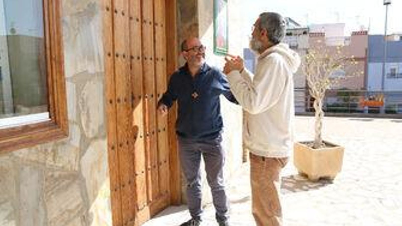 Cuatro jesuitas a diario se desviven por la comunidad en Almería