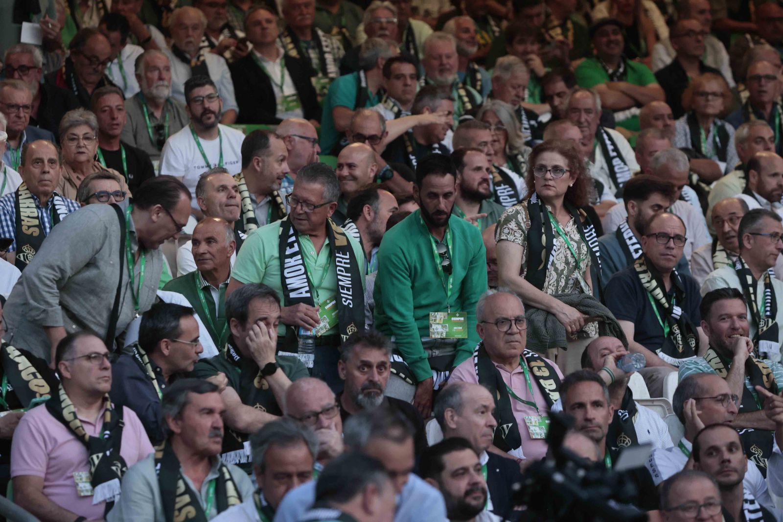 Búscate en el acto Siempre Verdiblancos