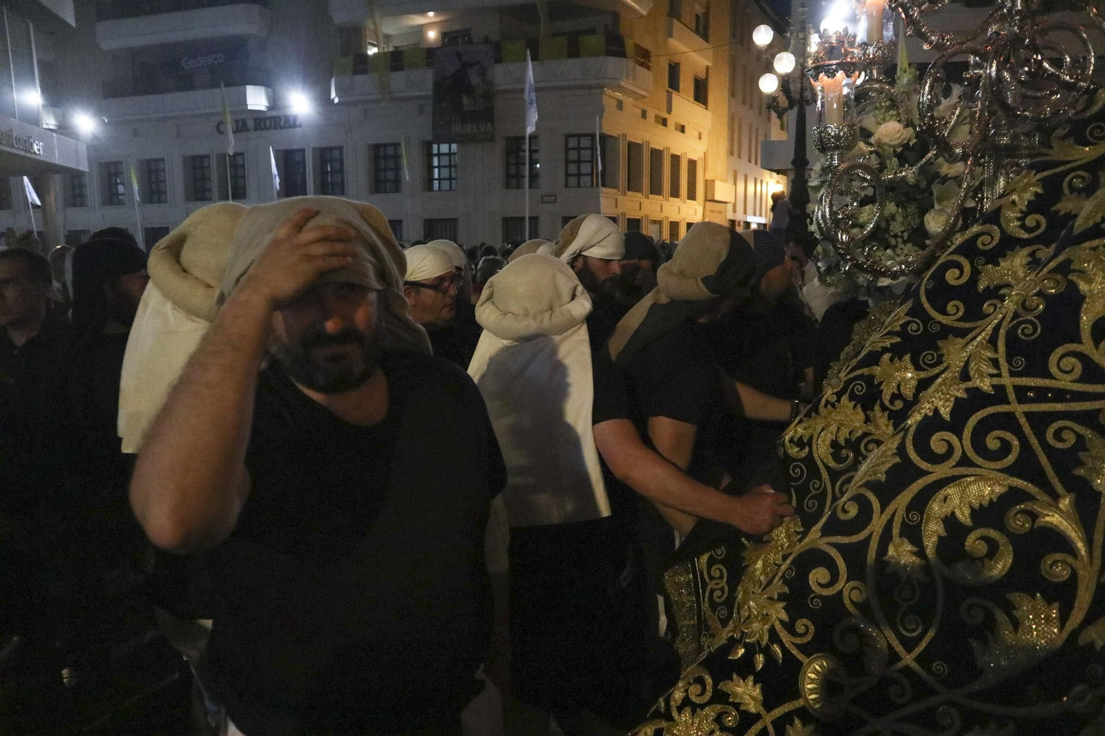 Las mejores imágenes de la procesión de la Amargura Coronada