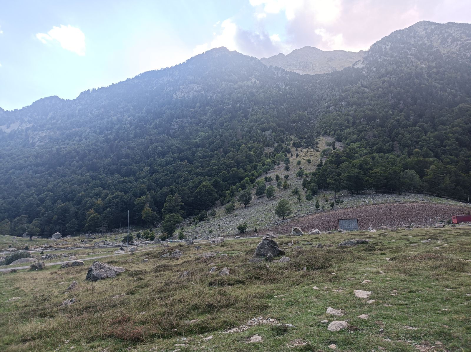 Primeros metros a la salida del Refugio de Conangles.