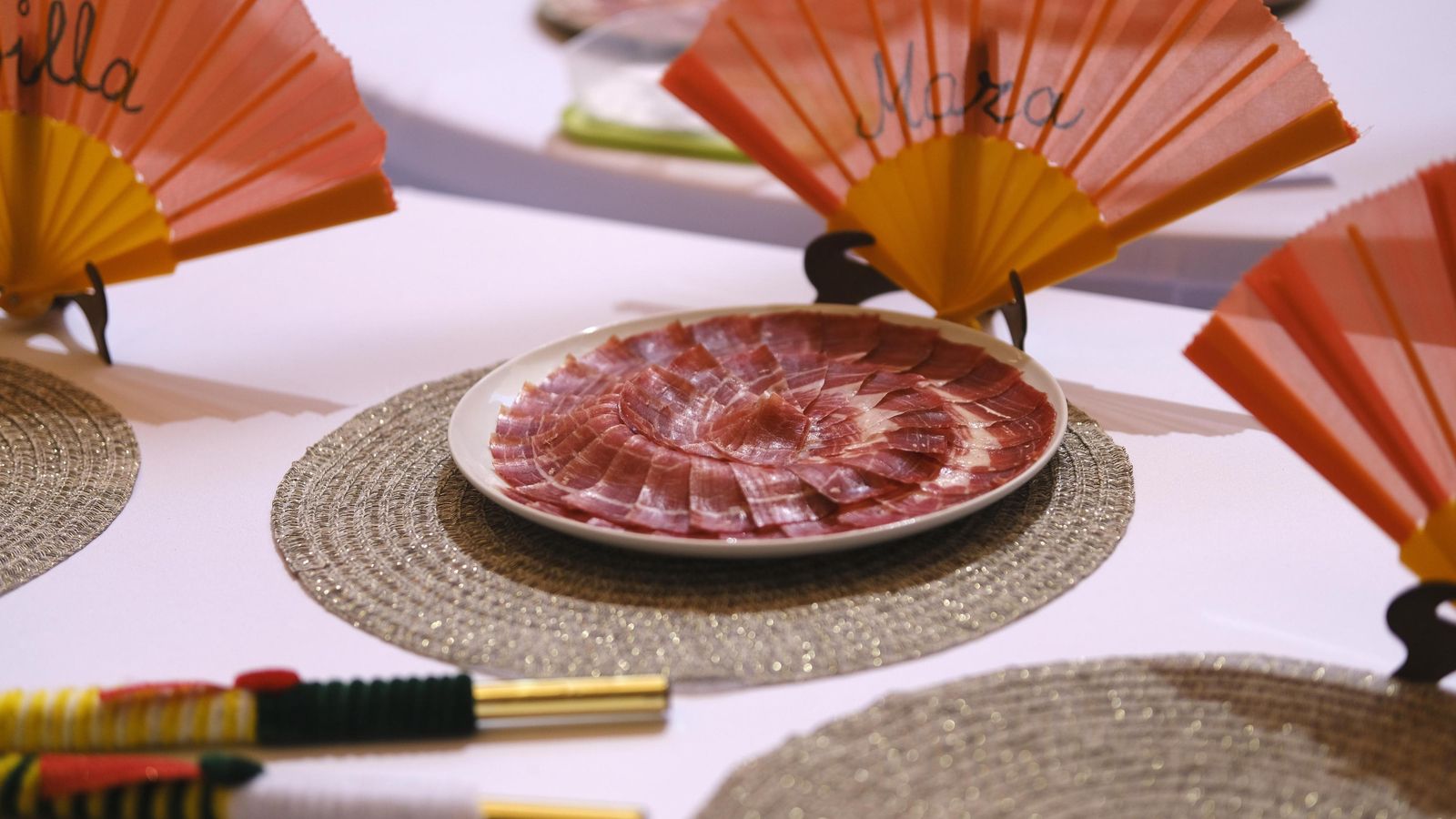 Los cortados tienen que realizar un plato de presentación con cada parte del jamón.