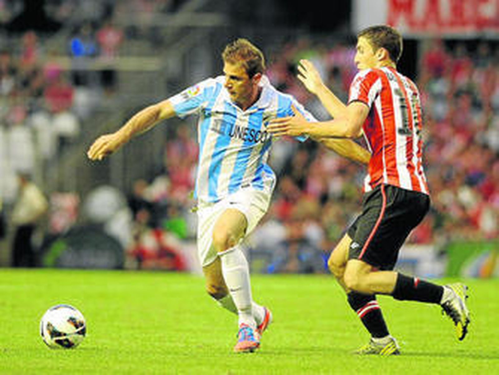 El portuense Joaquín intenta marcharse del local De Marcos.