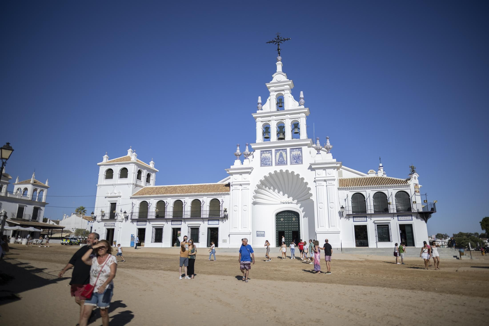 Ambiente del jueves 18 de agosto en la aldea de El Rocío durante el Rocío Chico