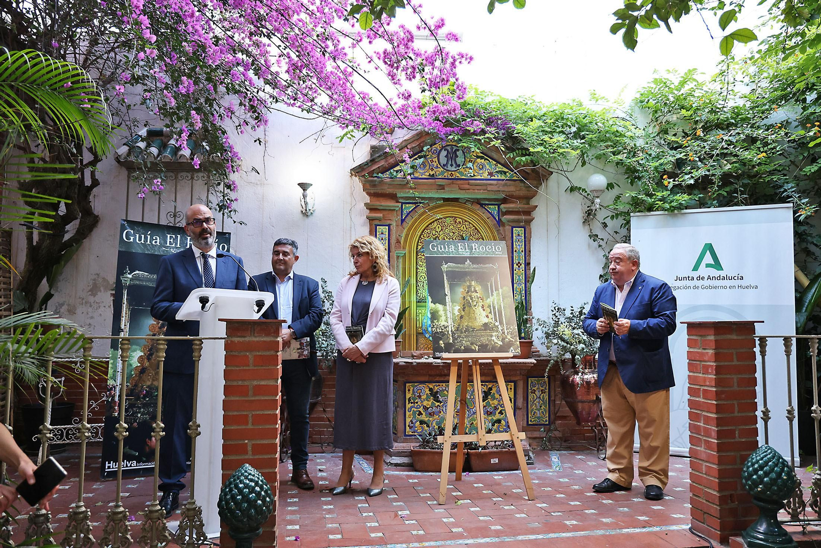 Imágenes de la presentación de la Guía del Rocío 2024 de Huelva Información