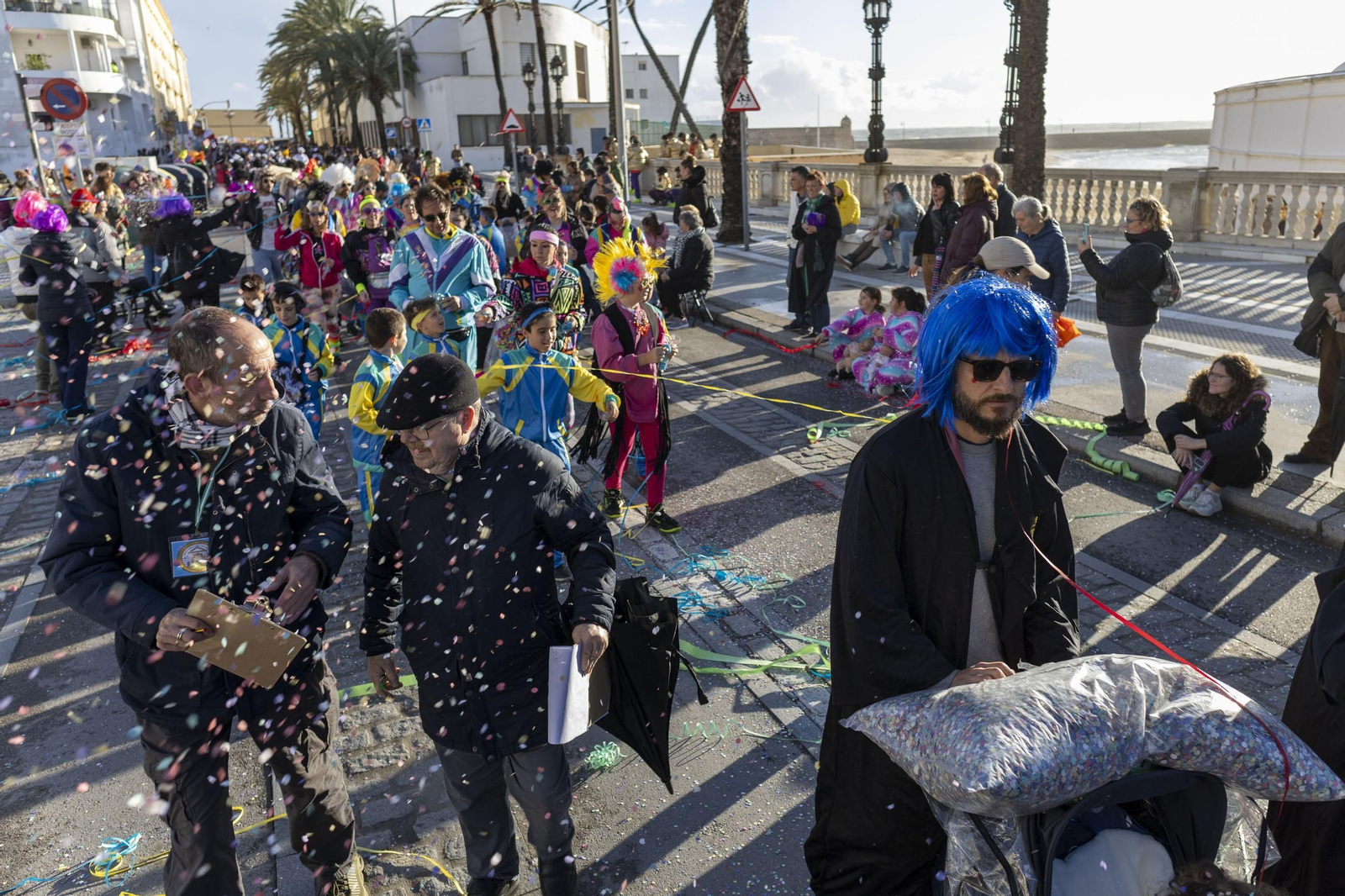 Las imágenes de la Cabalgata del Humor del Carnaval de Cádiz 2025