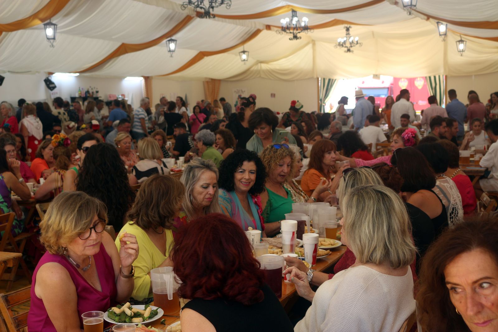 Búscate en las imágenes del viernes de Feria de Puerto Real