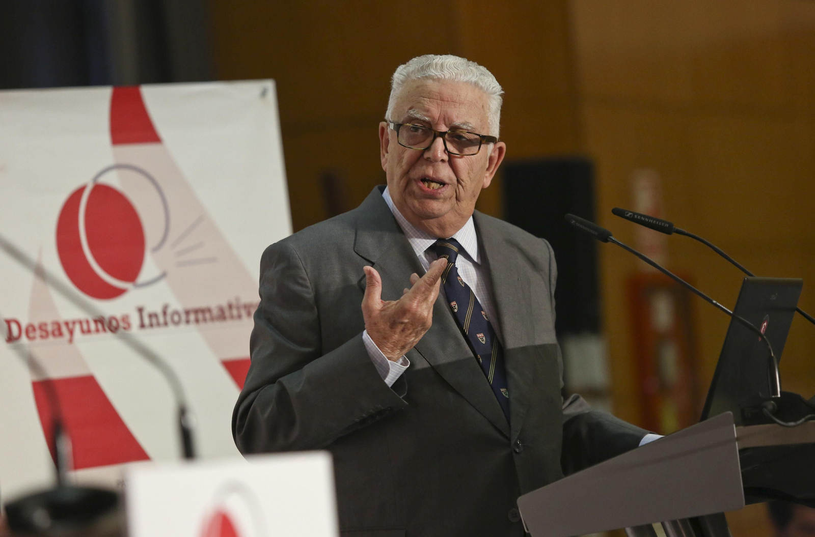 Las imágenes del desayuno-coloquio con Rafael Domínguez de Gor