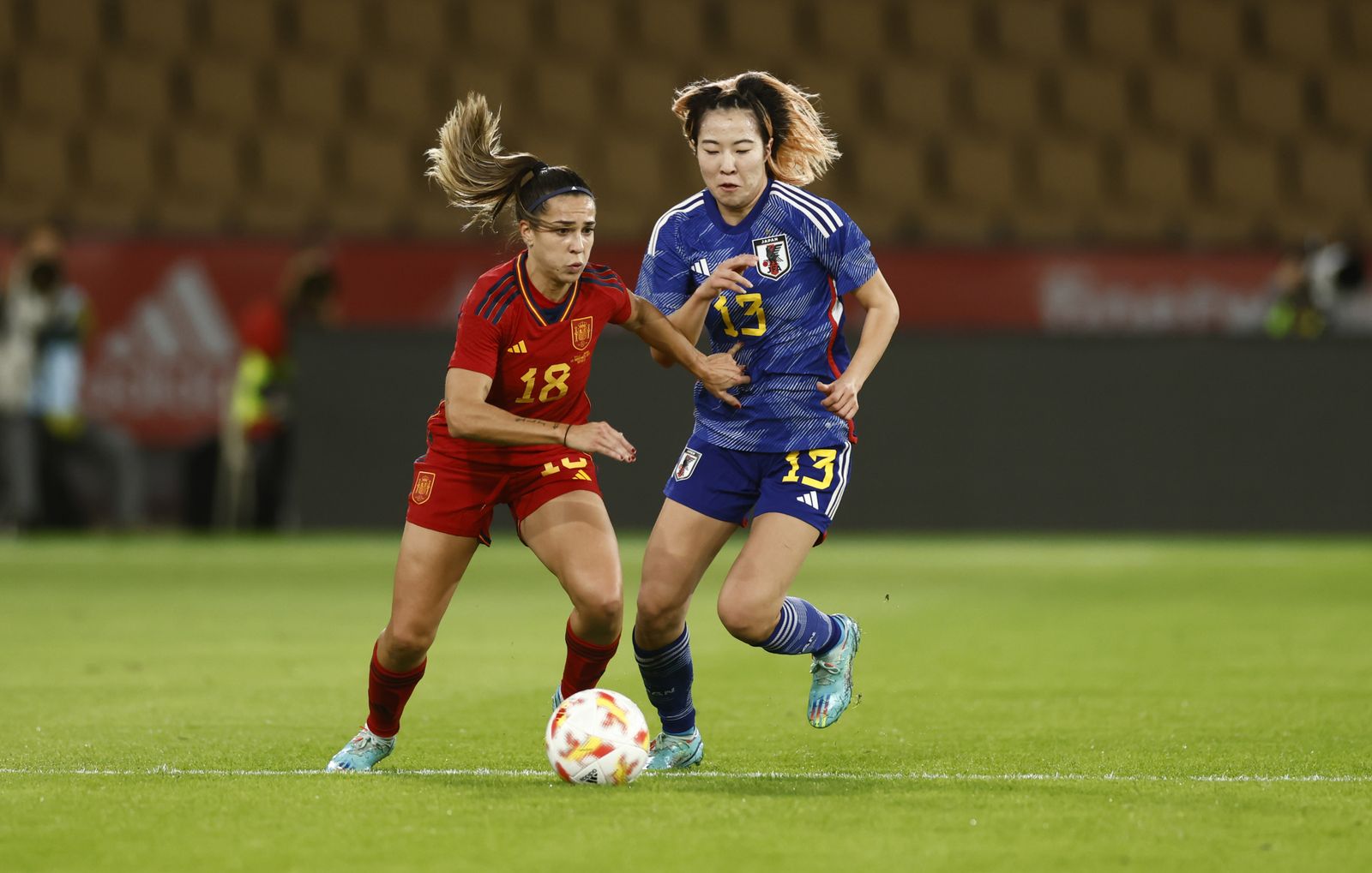 Las imágenes del España - Japón femenino en Sevilla