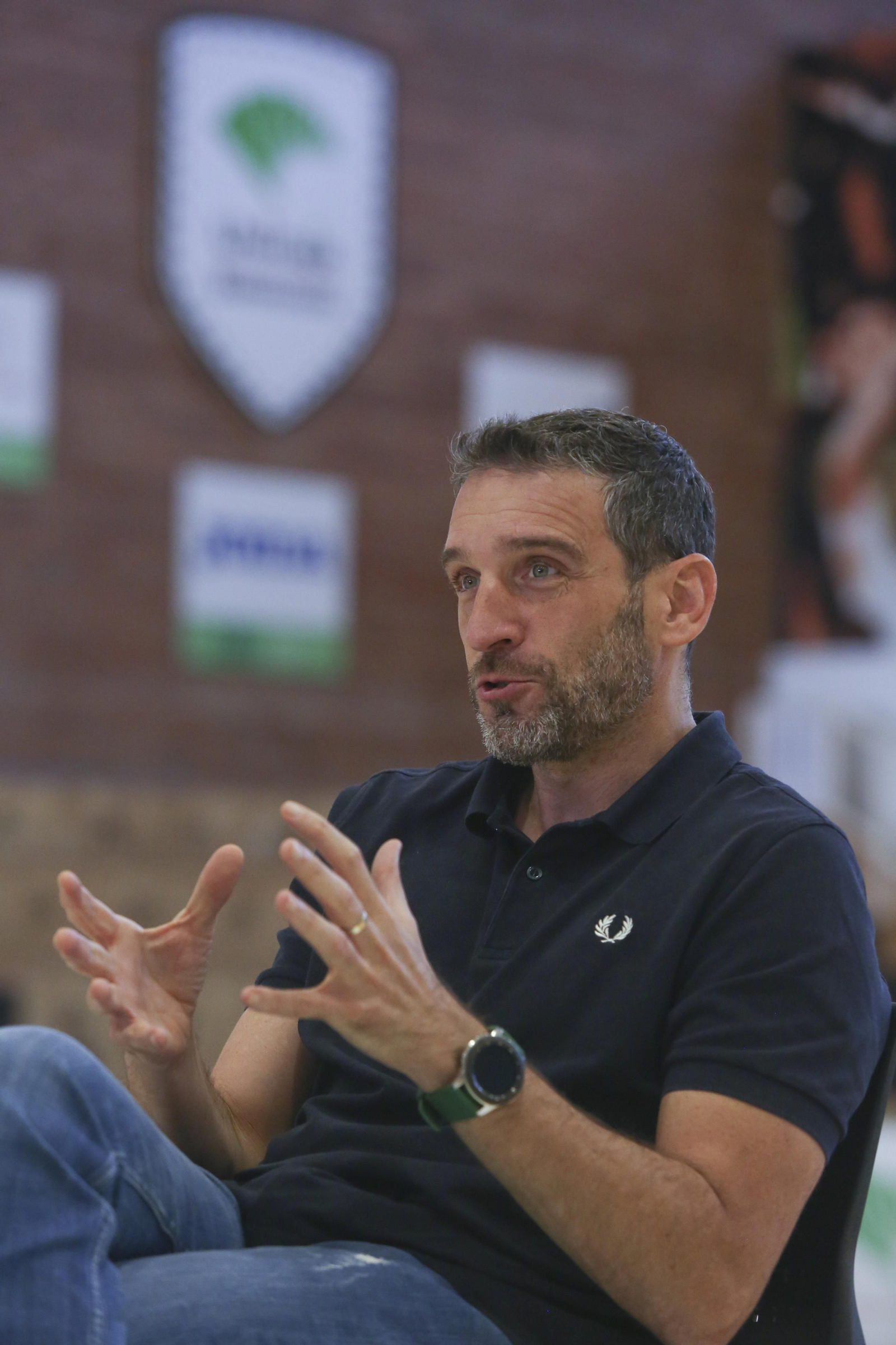 Las fotos de la entrevista a Ibon Navarro