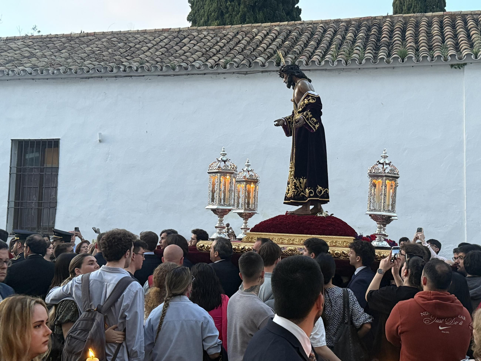 El vía crucis del Señor de la Humildad y Paciencia de Córdoba, en imágenes