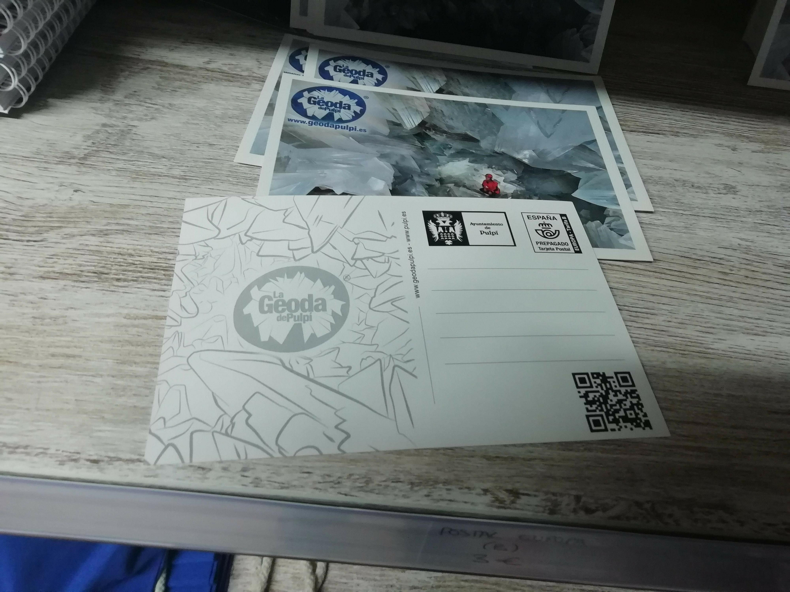 Correos estampa en 3.000 tarjetas a la Geoda de Pulpí para que viaje por el mundo