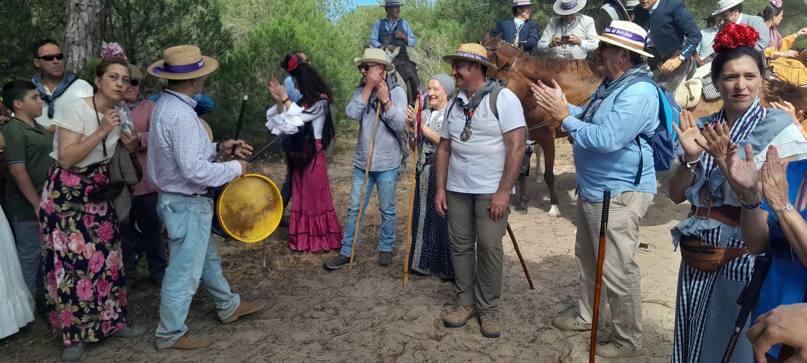 Imágenes de la llegada a la Aldea y presentación de la Hermandad del Rocío de Jerez