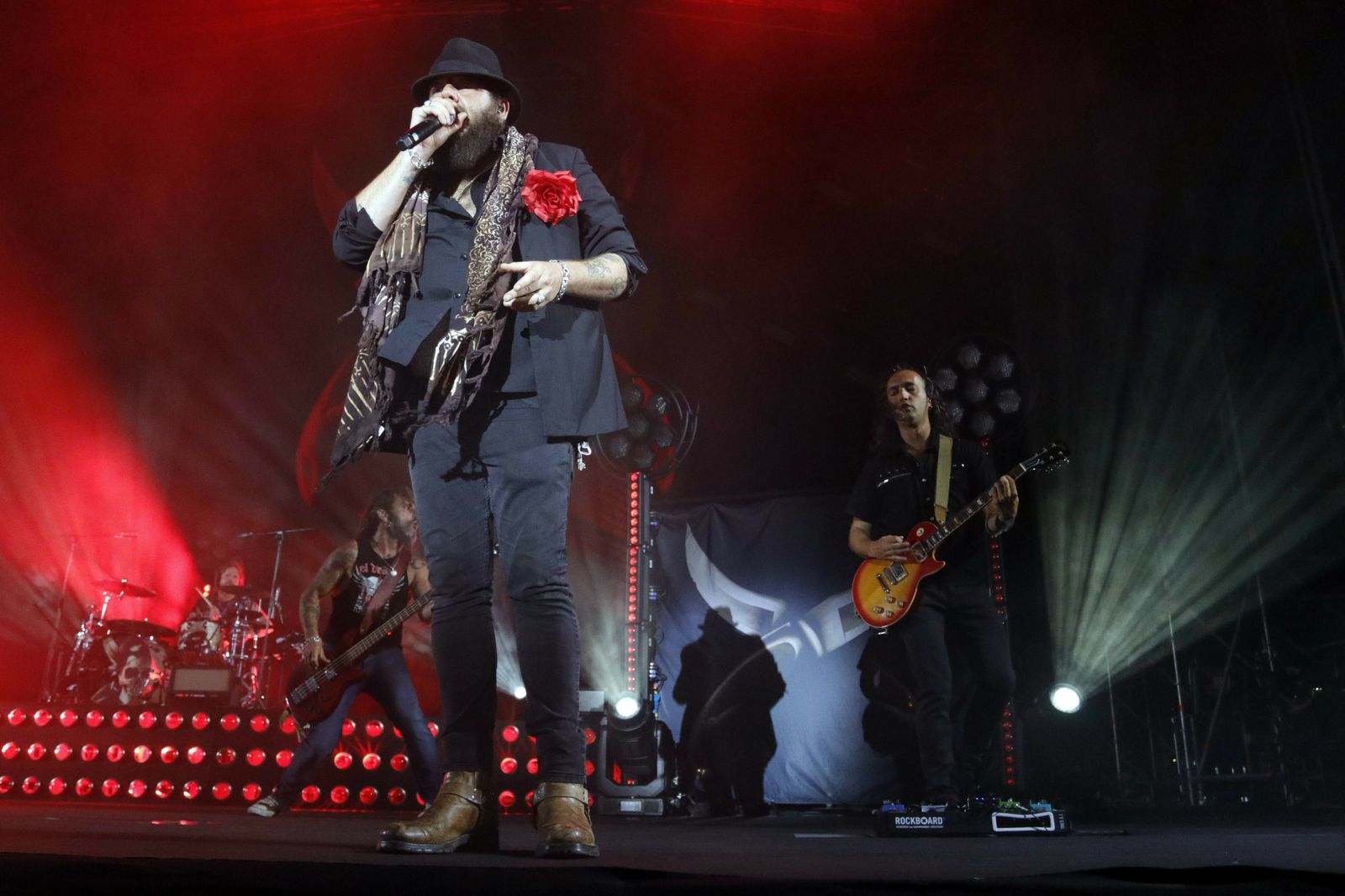 Kutxi Romero dejó en tierras almerienses su sello de calidad rockera: ritmo y emoción.