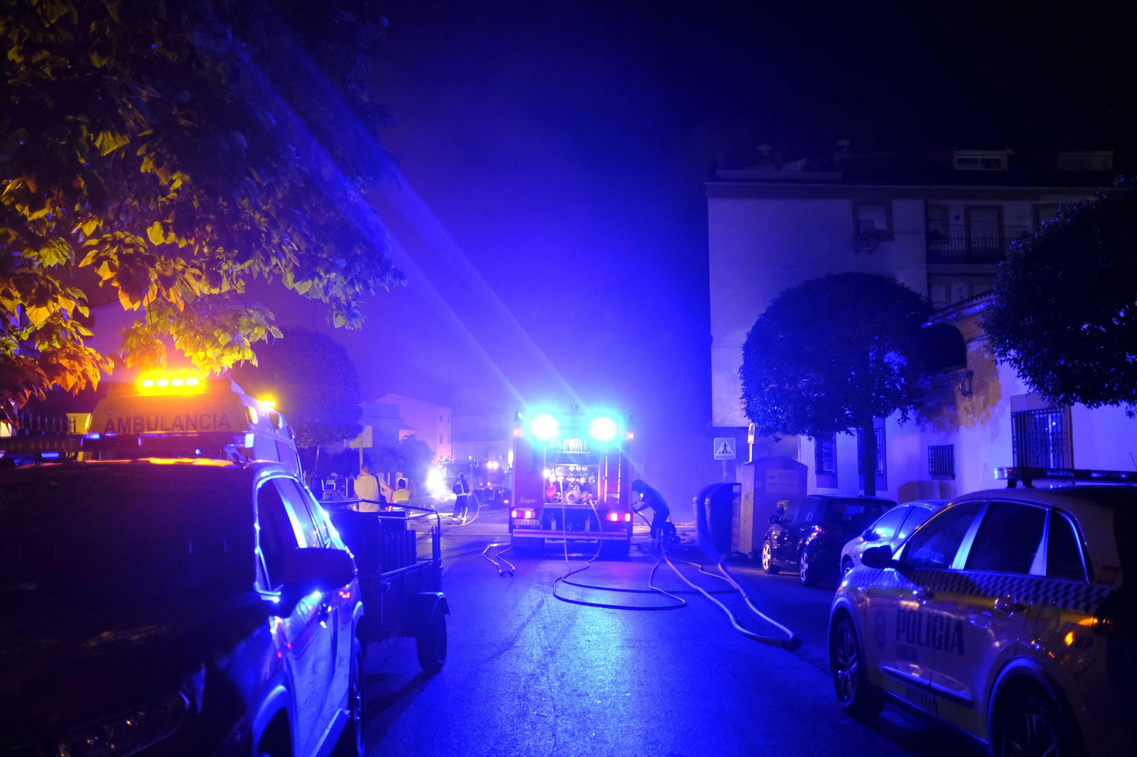 Incendio de un edificio de 18 viviendas en Ronda, en fotos