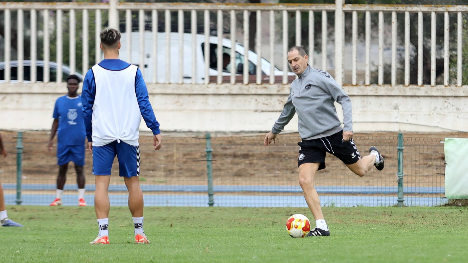 Primer entrenamiento del nuevo entrenador en el Xerez DFC