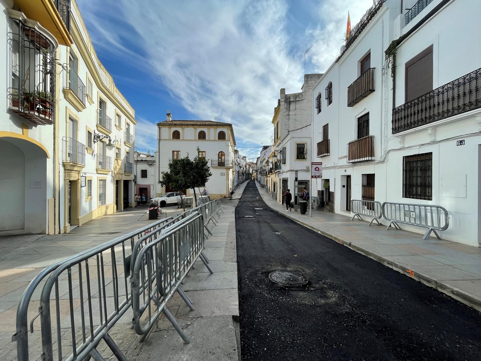 La calle Alfaros tras su primera fase de obras, en imágenes