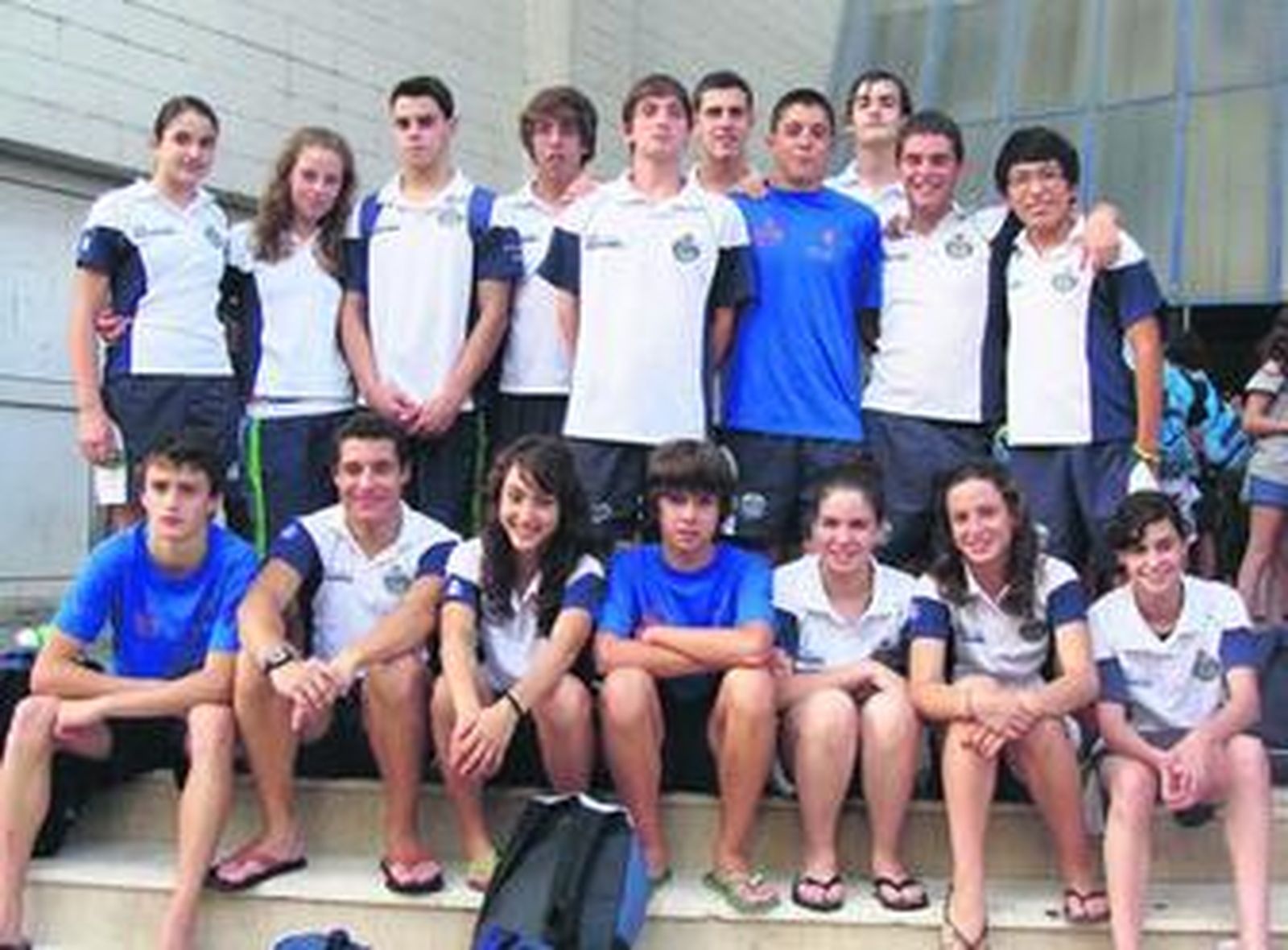 Equipo del Club Natación San Fernando que participó en el campeonato.