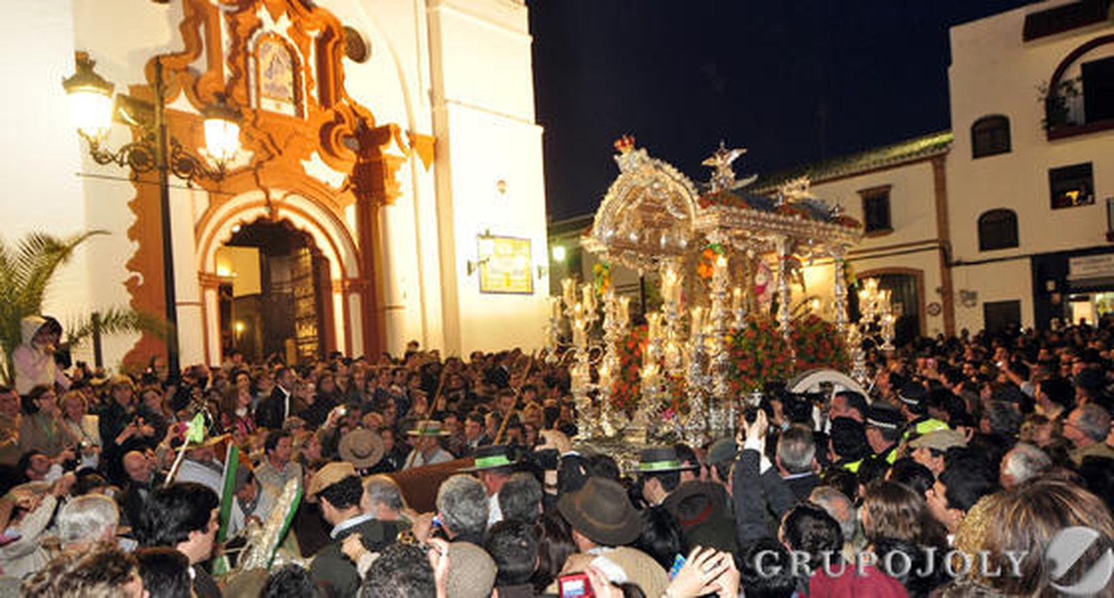 Peregrinación extraordinaria de la Hermandad del Rocío de Triana a Almonte. / Manuel Gómez