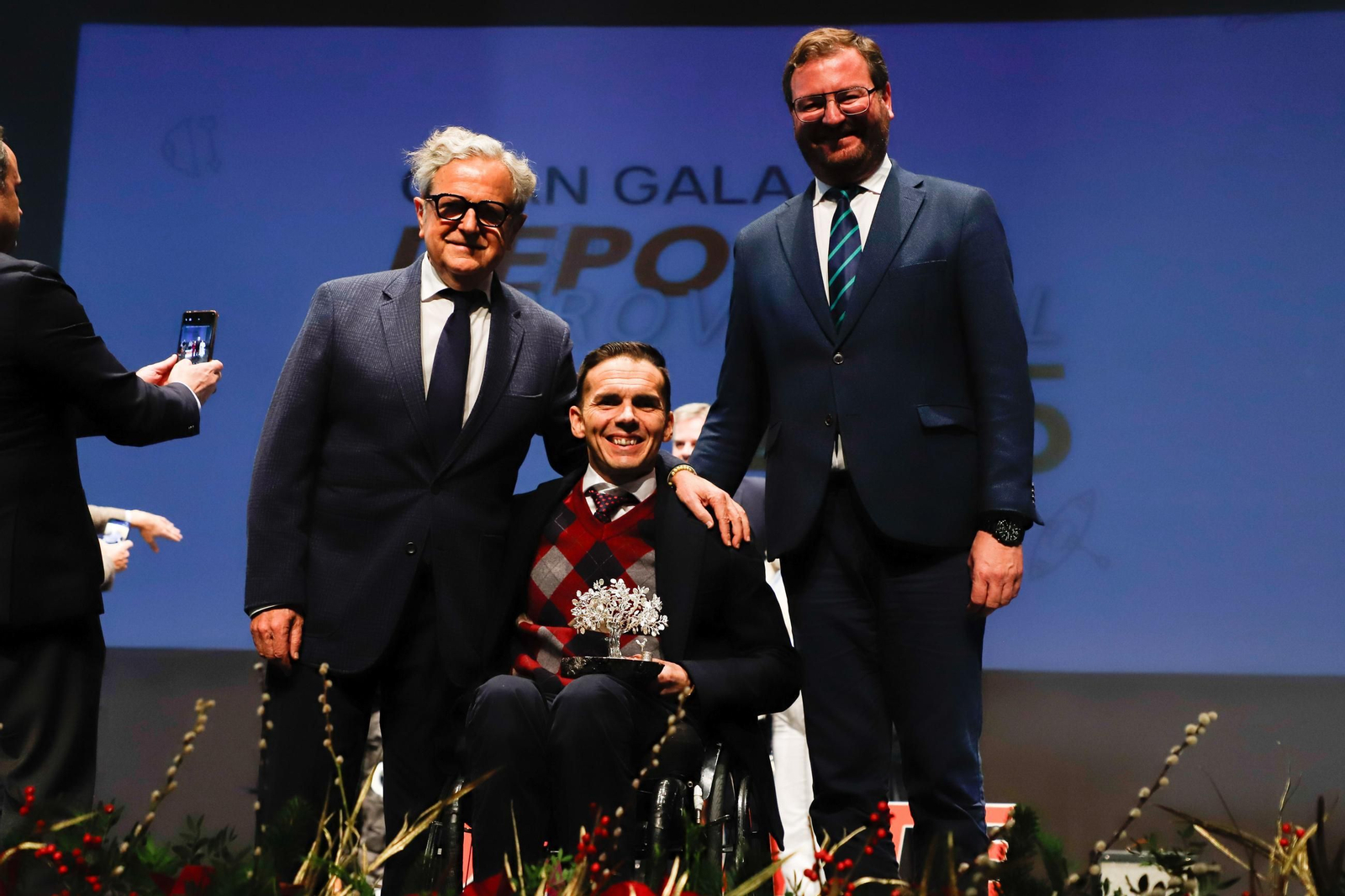 Salvador Fuentes y Antonio Martín, con Paco Salinas.