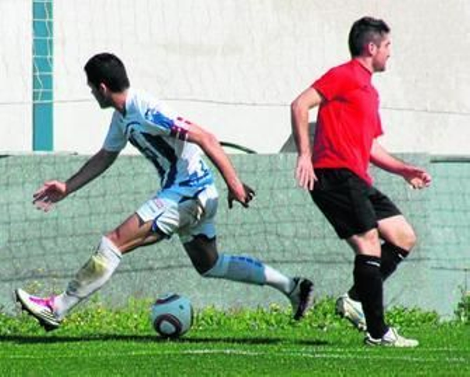 El Ayamonte, debido a la sanción a Guarte, a la derecha, pierde fuerza en ataque para jugar con el Marinaleda.