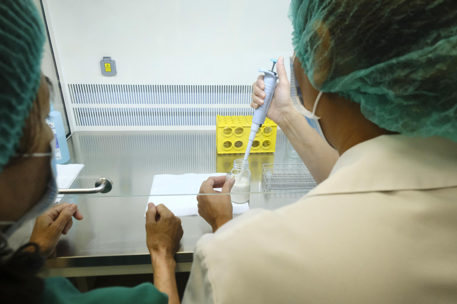 El banco de leche materna del Hospital Reina Sofía de Córdoba, en fotografías