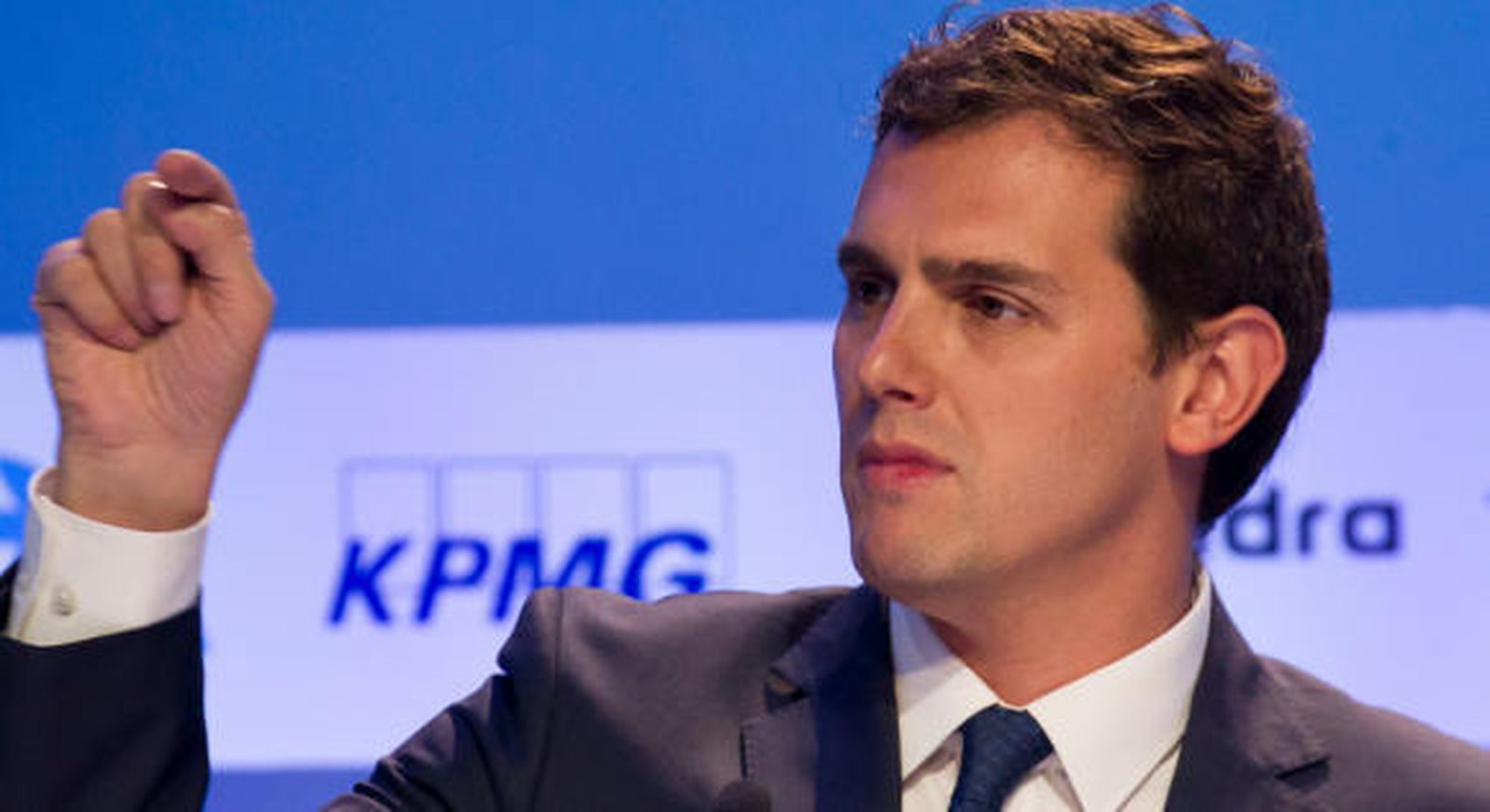 Rivera dice que debe haber gobierno "sí o sí" tras las elecciones y reta a sus rivales a no pedir sillones