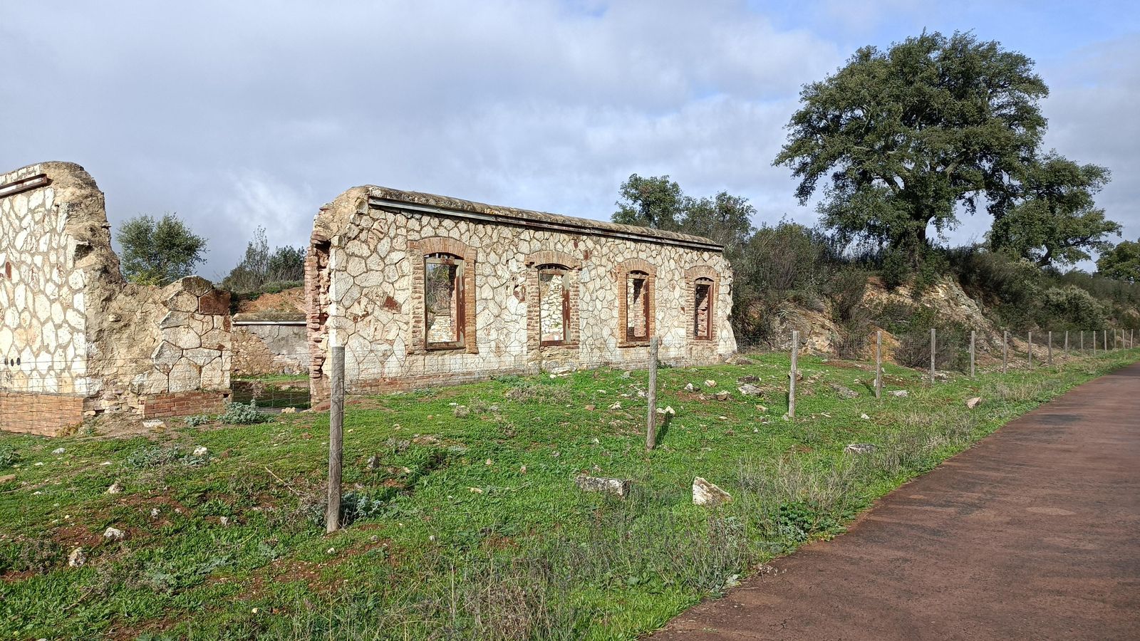 Ruinas de una estación de tren.