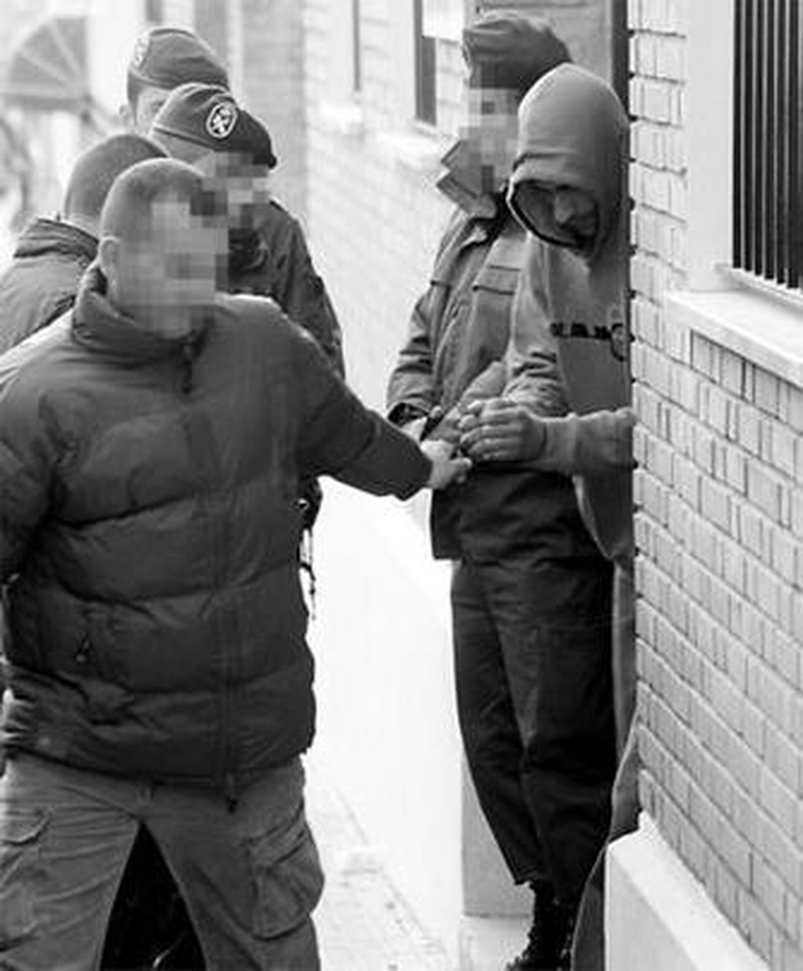 Control de la Guardia Civil a primera hora de ayer en la rotonda de salida de Barbate en dirección a Vejer.