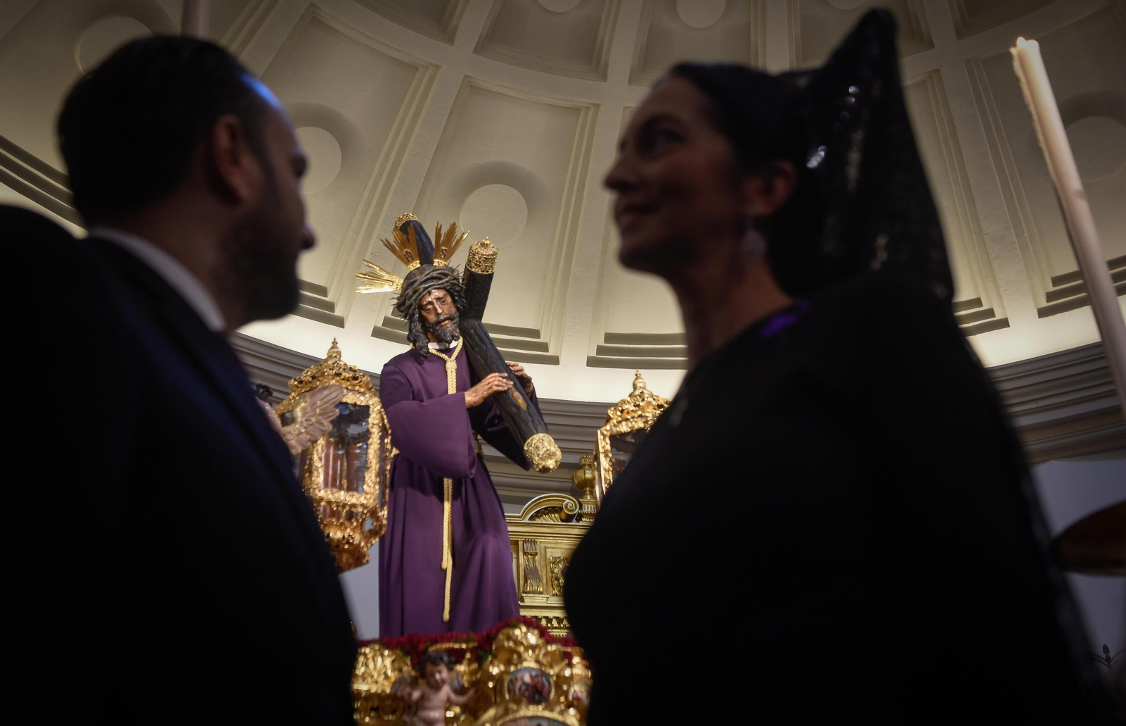 Las imágenes del ambiente en la Macarena y el Gran Poder el Jueves Santo en la Semana Santa de Sevilla 2024