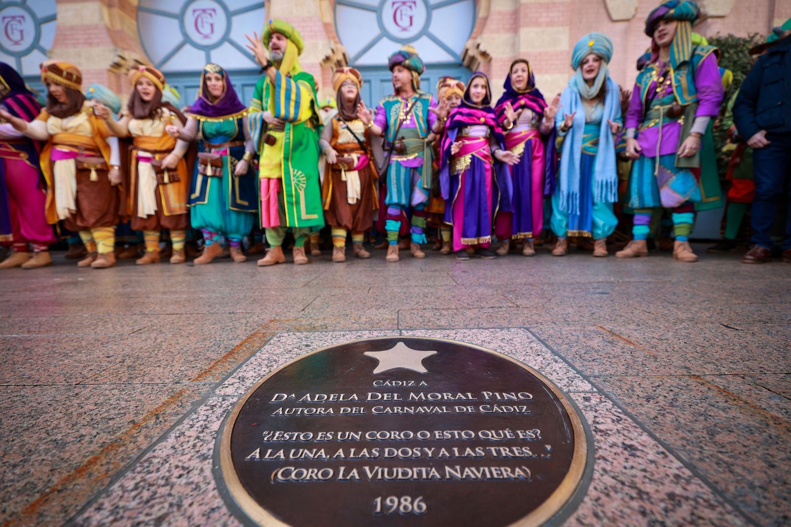 Las imágenes del descubrimiento de la estrella de Adela del Moran el Paseo de la Fama del Carnaval de Cádiz